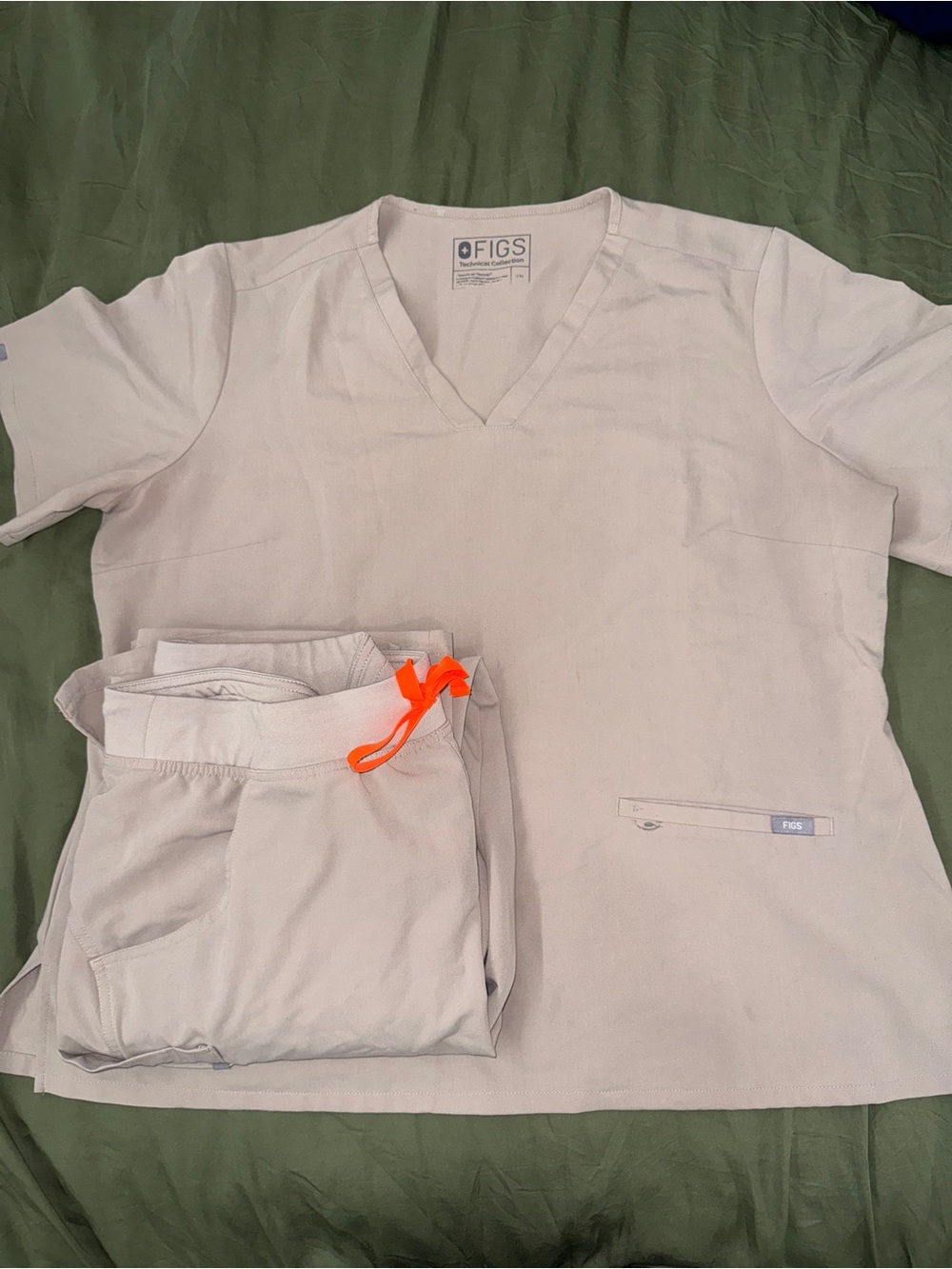 FIGS Tan Scrub set TOP XXL Bottom XL Tall